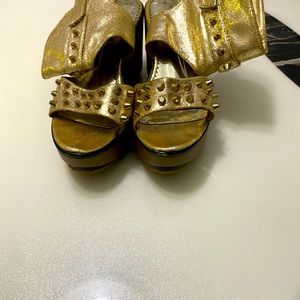 Gold DPCQ heels size 8